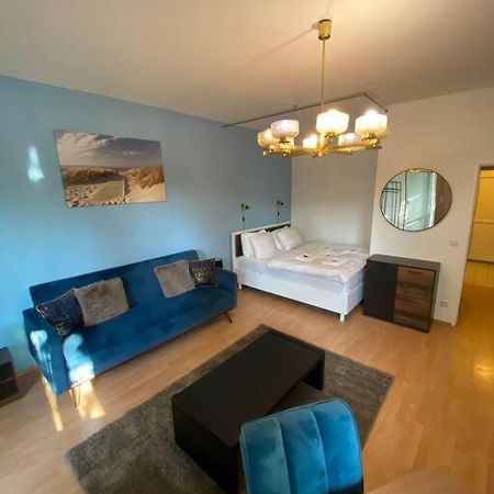 Apartment With Balcony Berlin Bagian luar foto