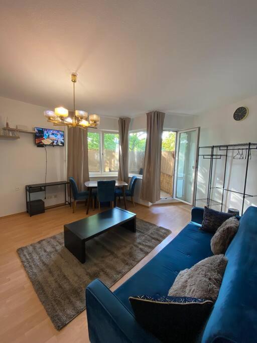 Apartment With Balcony Berlin Bagian luar foto