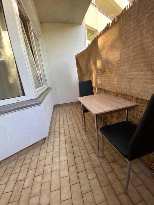 Apartment With Balcony Berlin Bagian luar foto