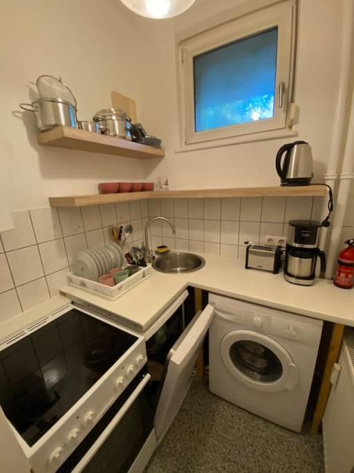 Apartment With Balcony Berlin Bagian luar foto